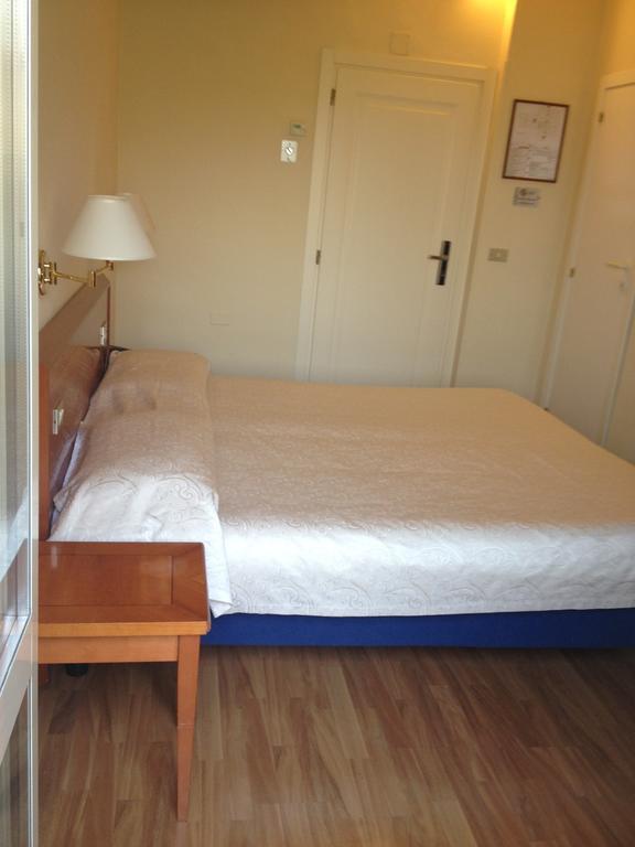 Hotel Cristallo Fano Rum bild