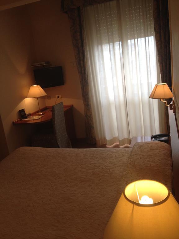 Hotel Cristallo Fano Rum bild