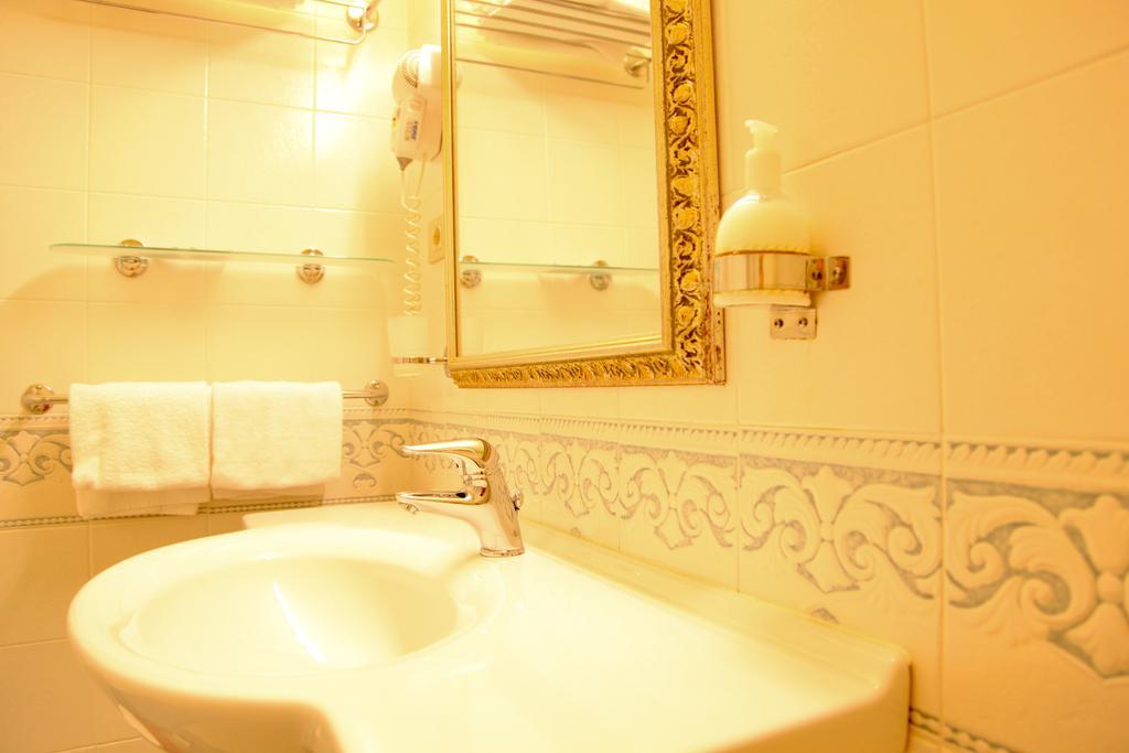Hotel Cristallo Fano Rum bild